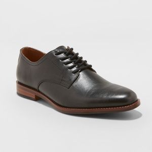 Men’s black dress shoes